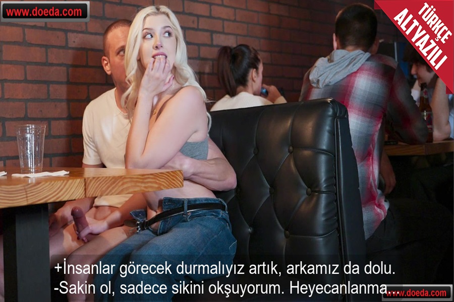 Kafede Eski Sevgilisini Gören Sarışın Şıllık Masada Otururken Bile Sikiyle Oynaştı